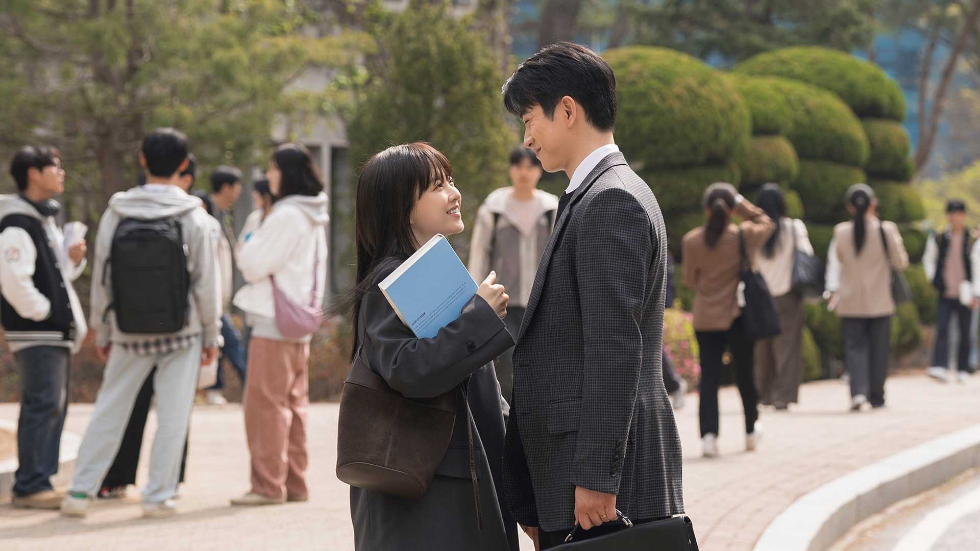 Lee Ho-soo & Yoo Mi-ji in the K-drama Our Unwritten Seoul.