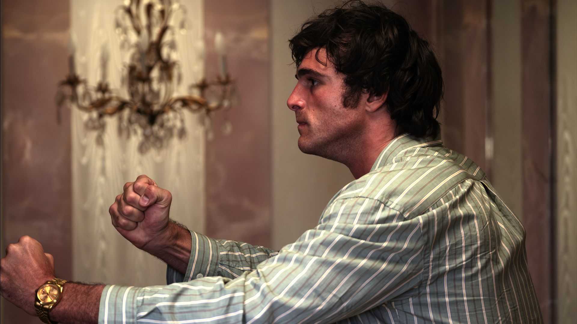 Jacob Elordi with his fists up in Euphoria Season 3