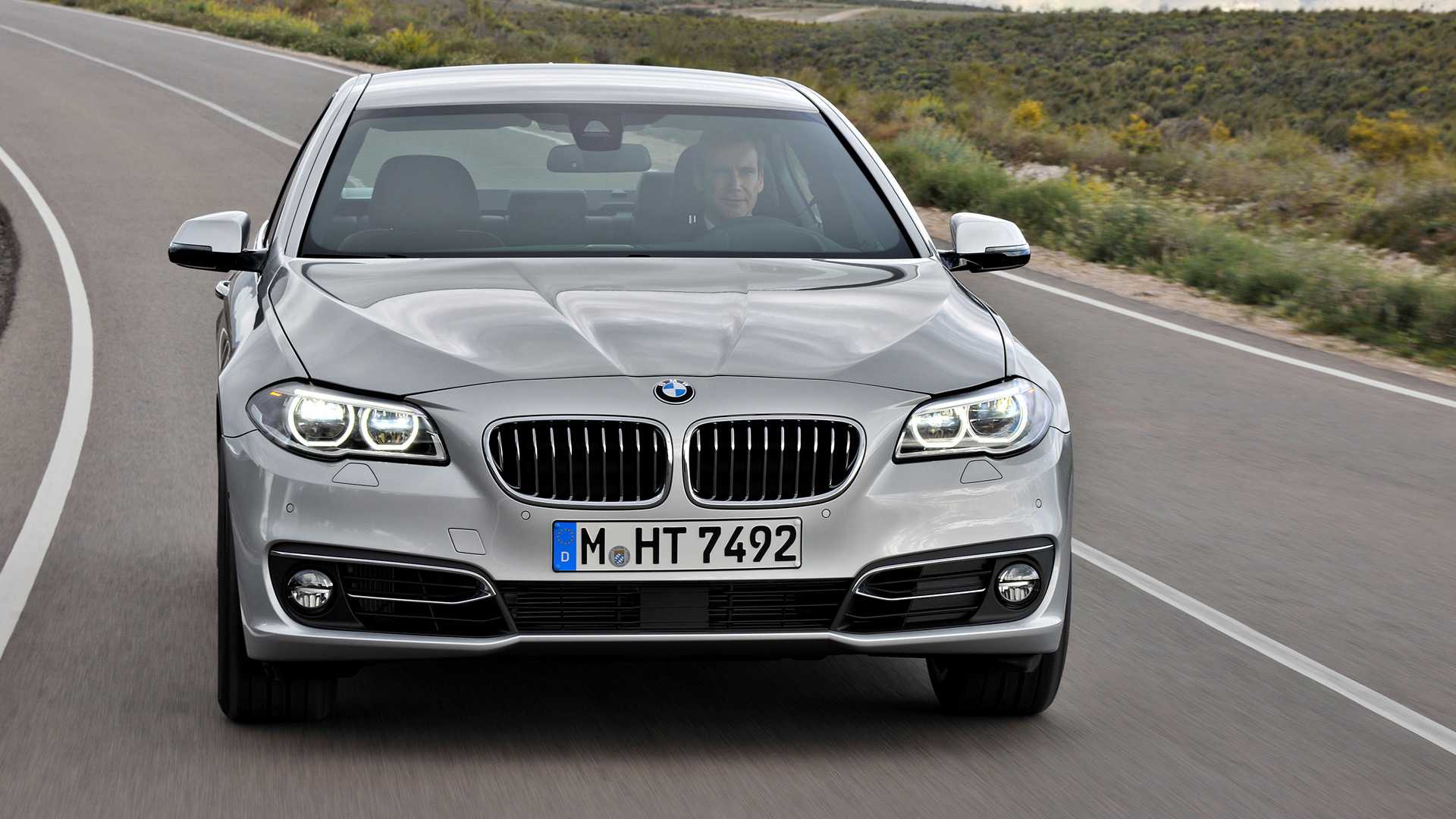 2014 BMW 5 Series (535d) Front View