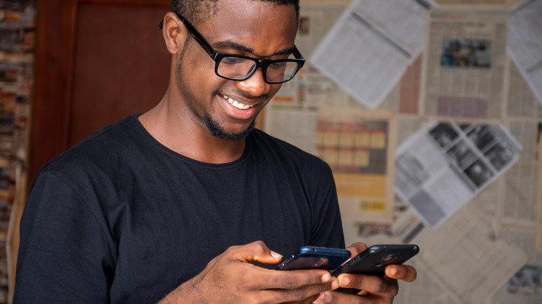 Why You Should Consider Packing A Second Phone When Traveling On Vacation