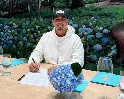 LG Twins sign ex-Cy Young contender Carrasco