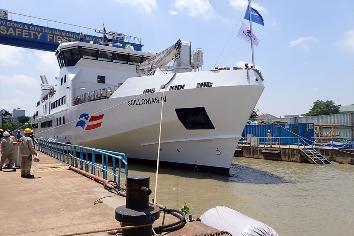 scillonian-4-in-dock-vietnam