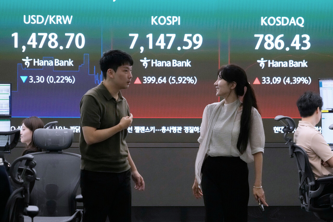 Household net worth jumps 9% on soaring home prices, stock rally