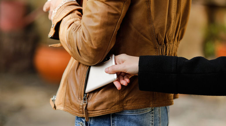Why You Should Consider Packing A Second Phone When Traveling On Vacation
