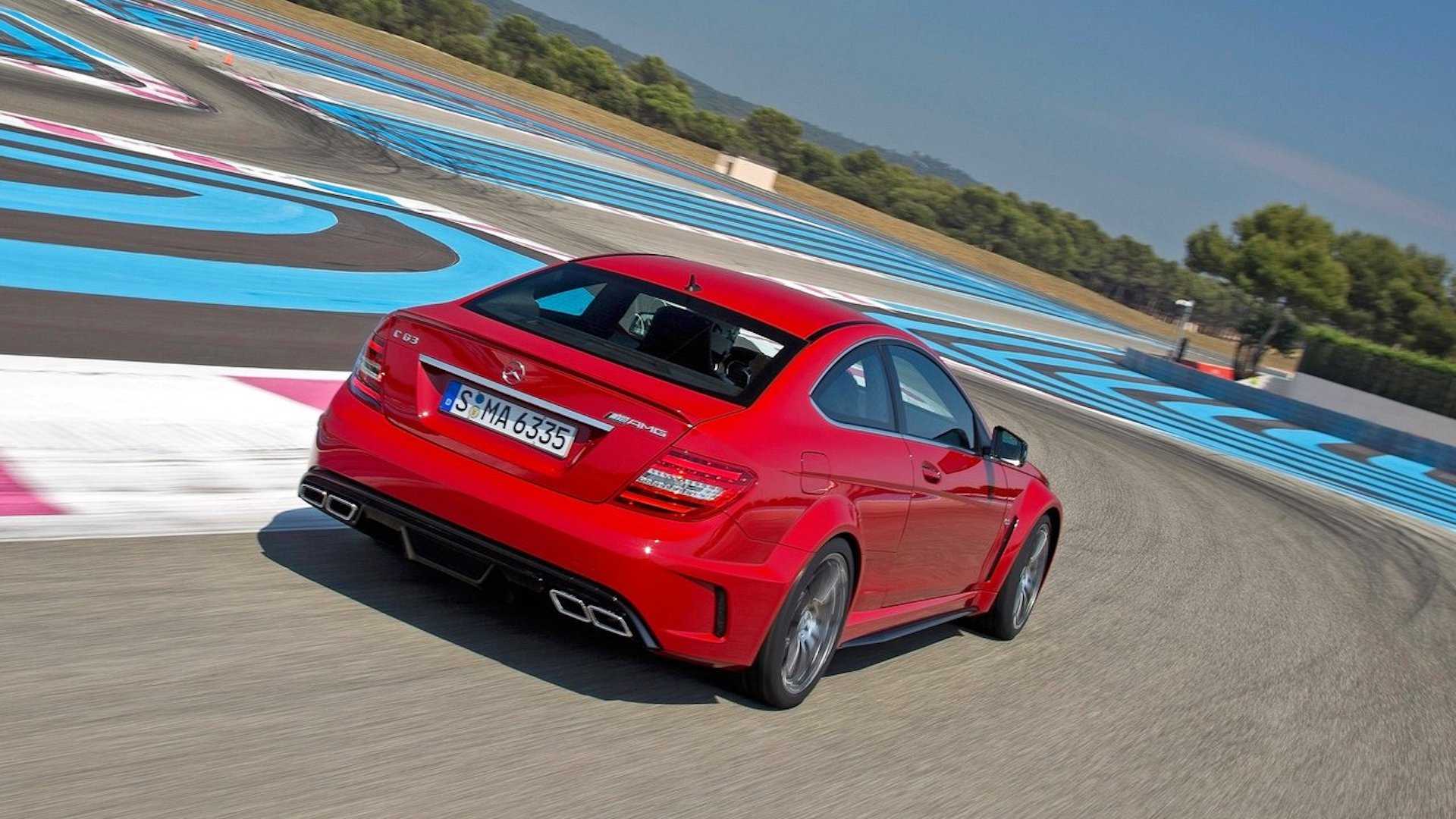 Mercedes-Benz-C63_AMG_Coupe_Black_Series-2
