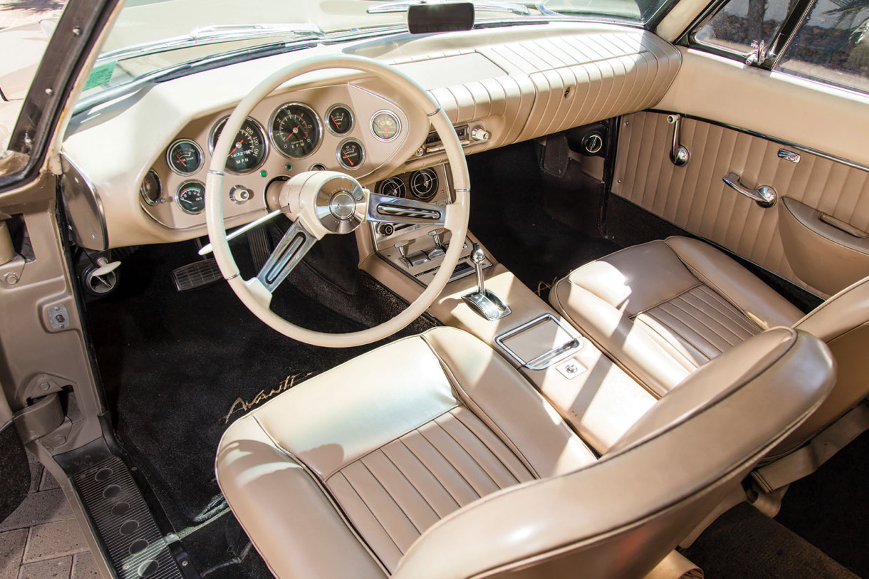 The Studebaker Avanti classic car’s cabin