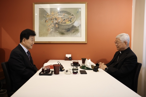 Unification minister, Cardinal You share hope of reviving inter-Korean exchanges