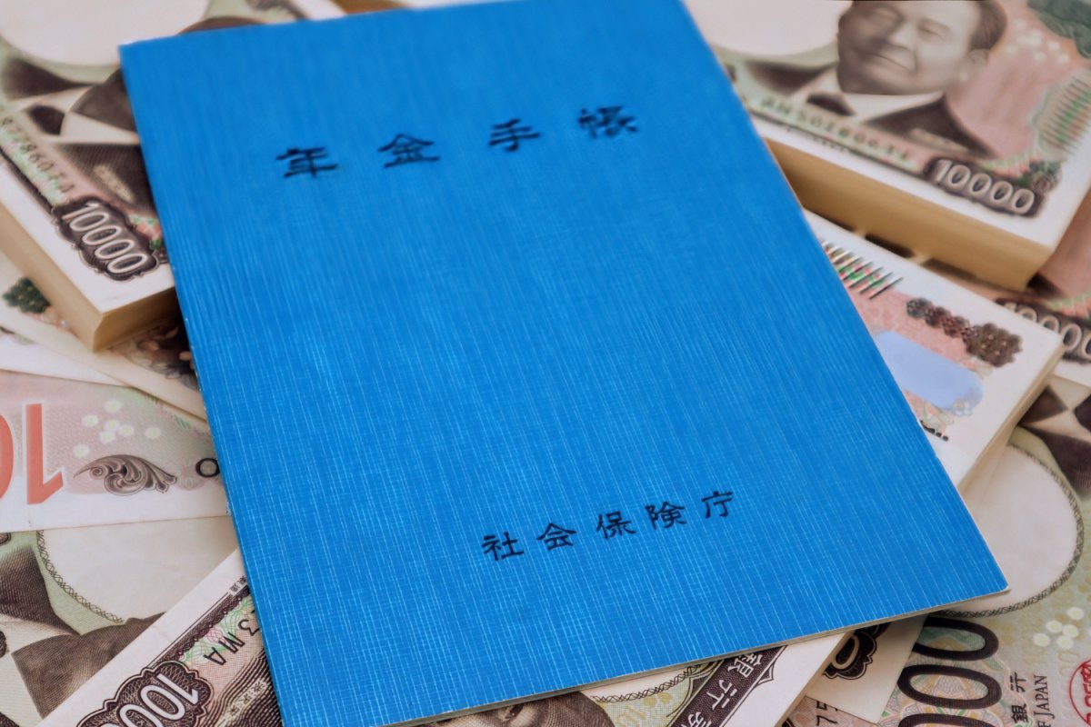 年金「ふつう」の人は月いくら? 60歳代以上の平均受給額とシニアのお金事情「生活費・老後資金の備え」まで解説