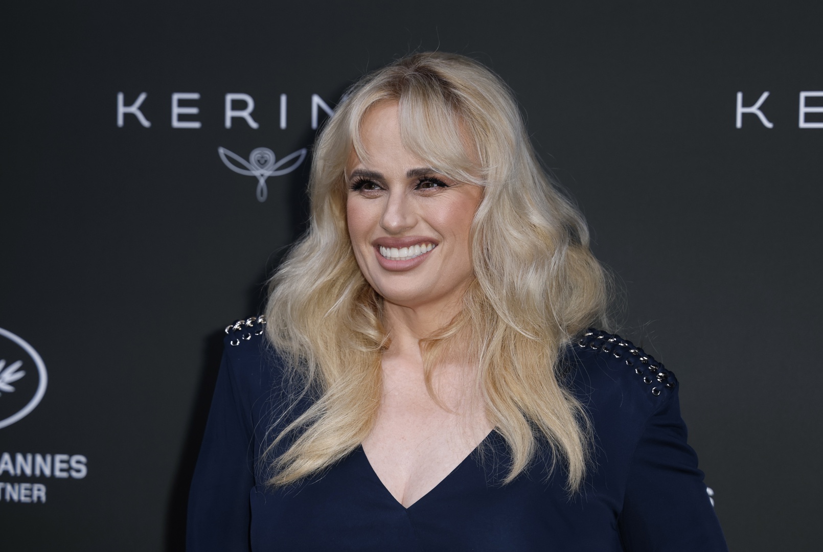 Rebel Wilson gana demanda por difamación interpuesta por colega