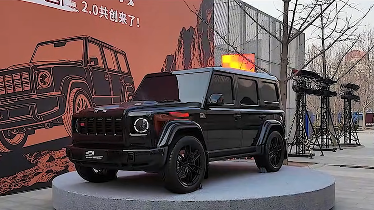 baic-bj81-front-34-on-plinth