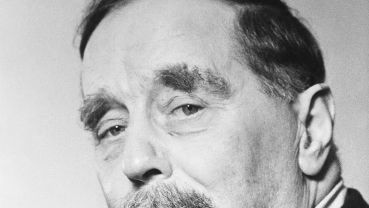 portrait-of-author-hg-wells
