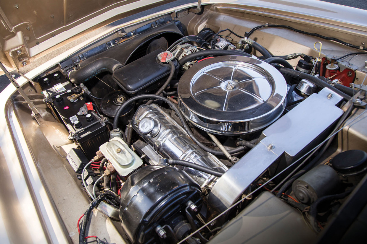 Studebaker Avanti classic car – V8 engine