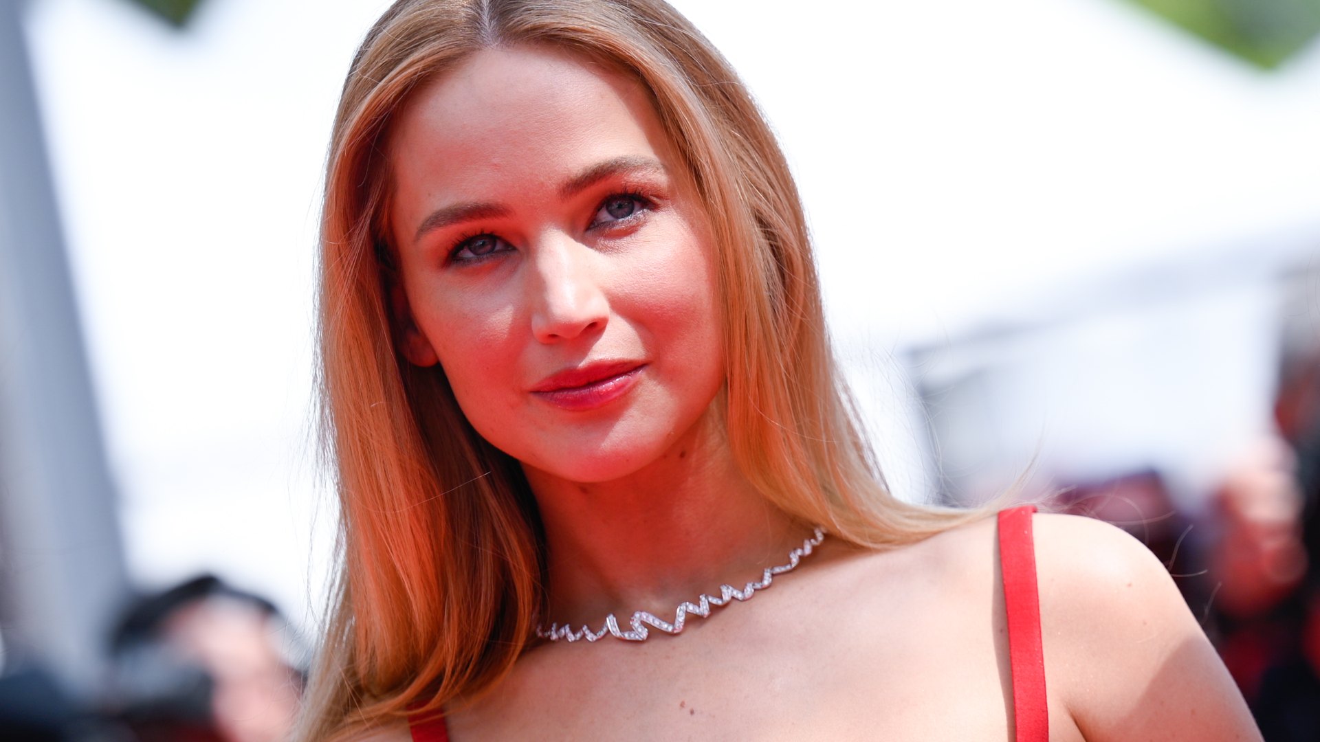 Jennifer Lawrence is having a red-orange summer - 13 picks to channel her