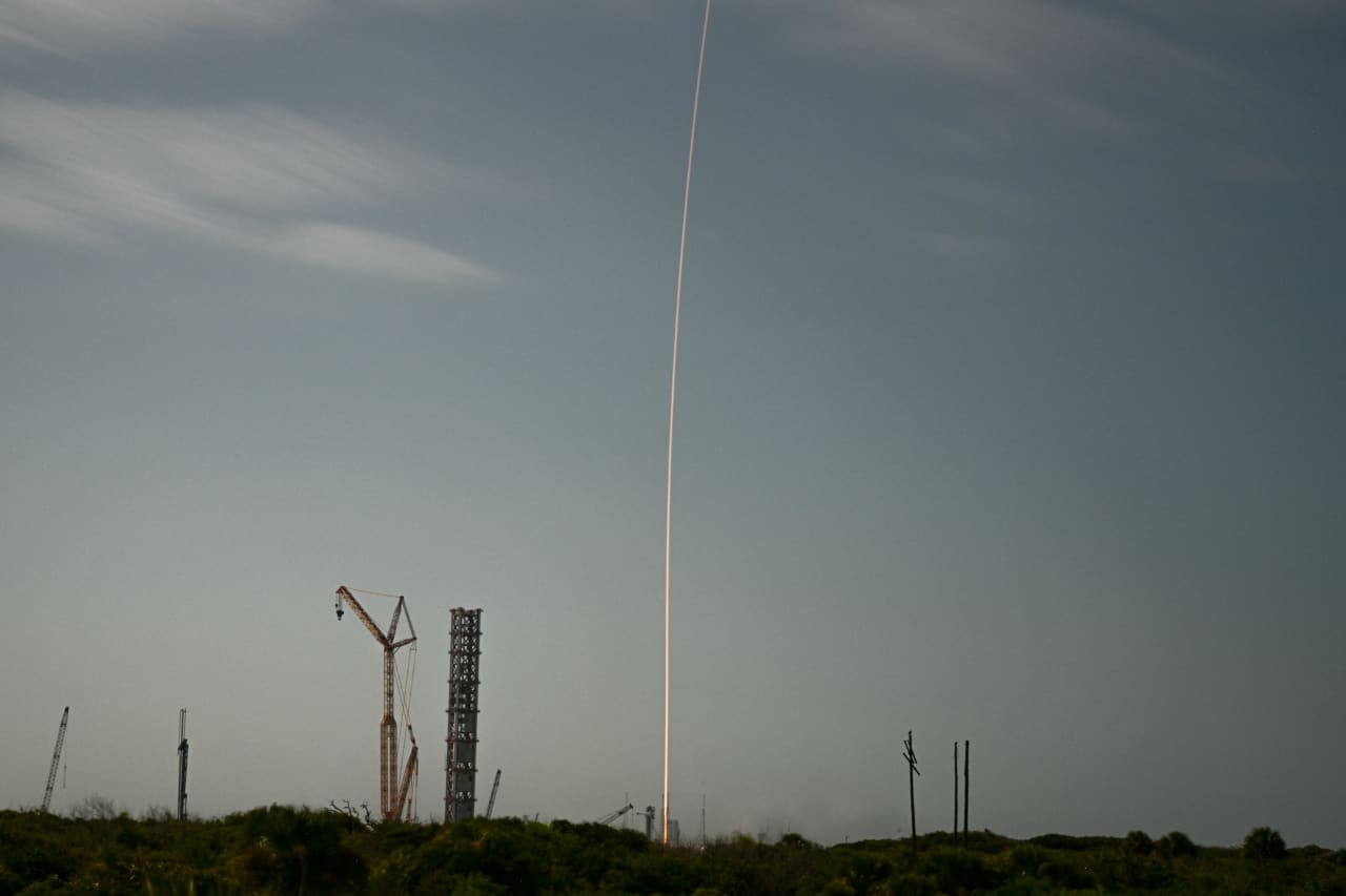 SpaceX launched a satellite repair mission. Why it points to a new growth opportunity.