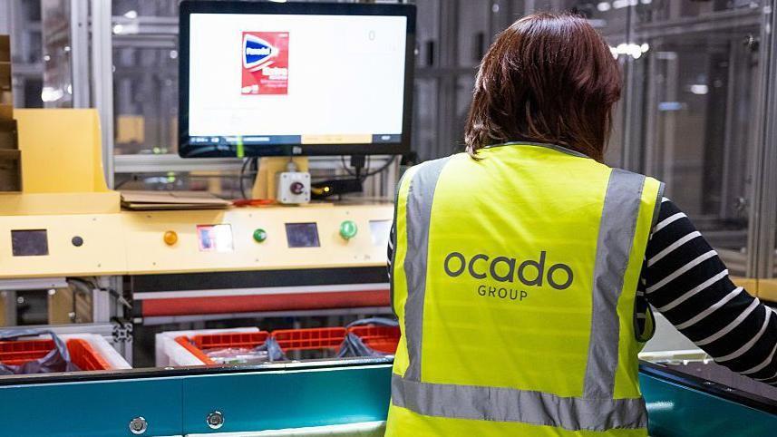 Hundreds of jobs pledged by Ocado over new base