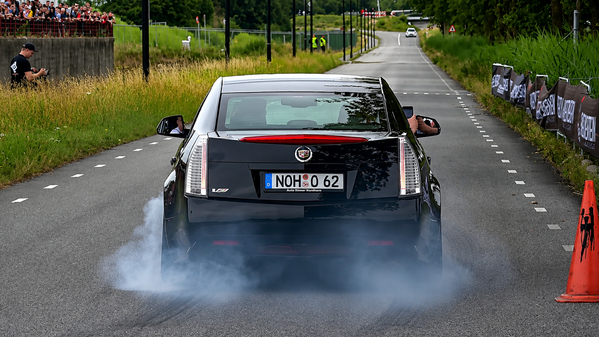 Cadillac CTS-V loud burnout shocks the crowd