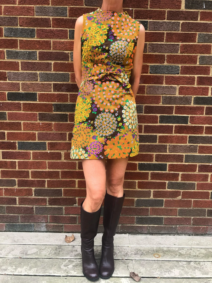 14 People Whose Flea Market Finds Brought Back Grandma’s Retro Style