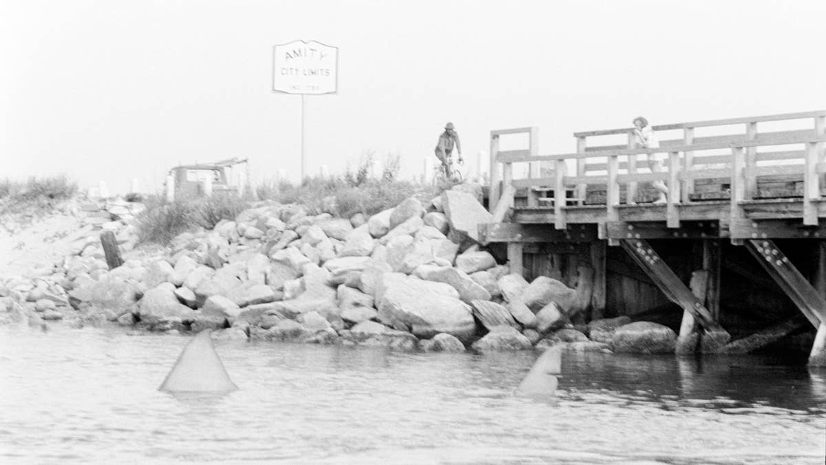 jaws-set-visit