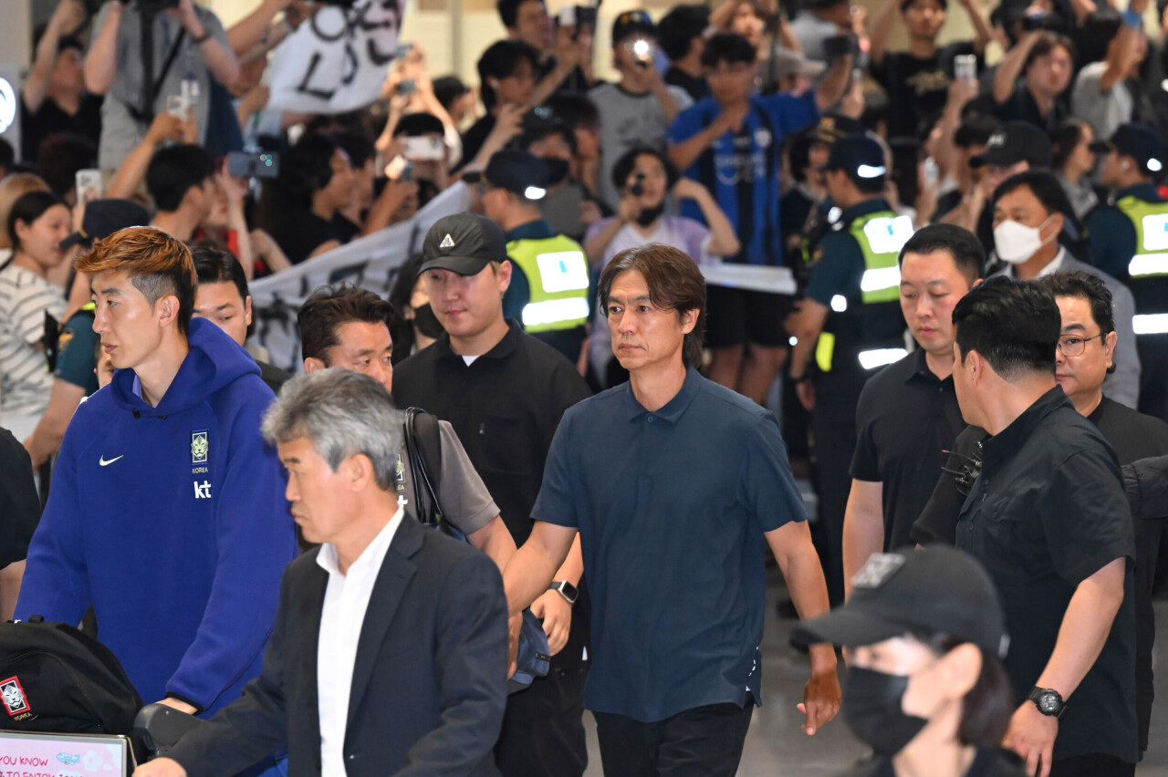 Former Korea team manager Hong Myung-bo returns ahead of hearing