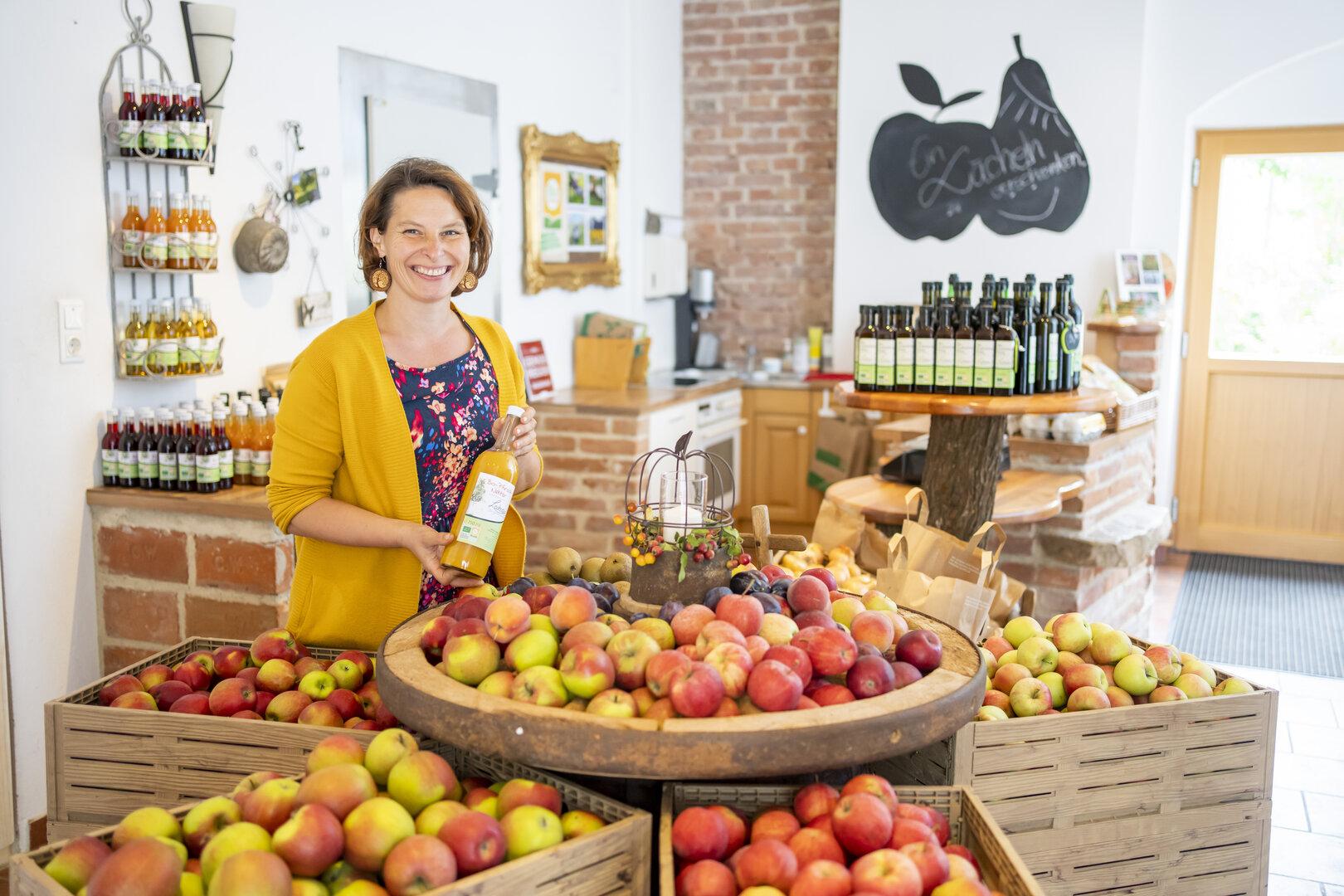 Petra Lechner in ihrem Hofladen