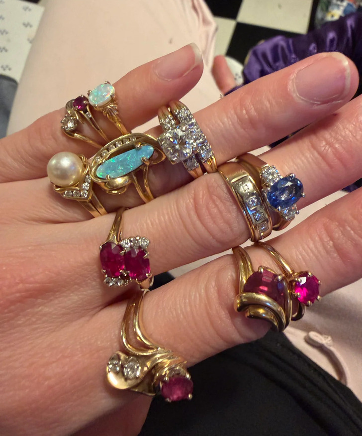 14 people whose flea market finds brought back grandma’s retro style