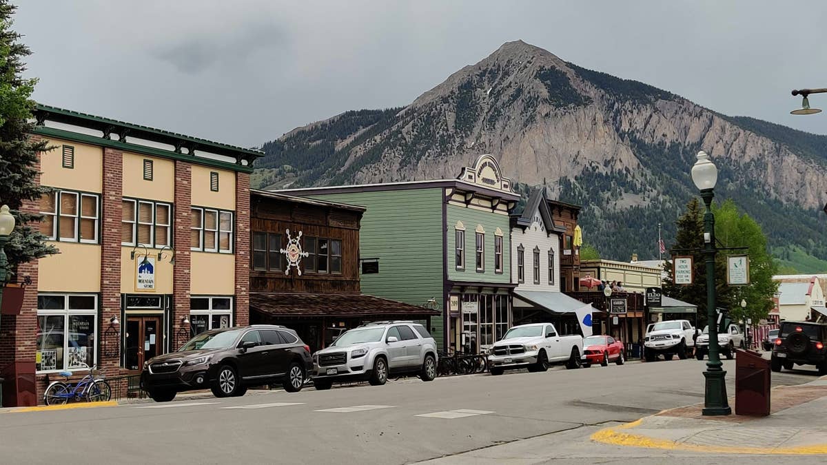 crested-butte-colorado-mountain-town-american-mountain-town-stockpack-unsplash
