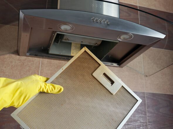 Extractor fan grease vanishes in 10 minutes with common kitchen item ...