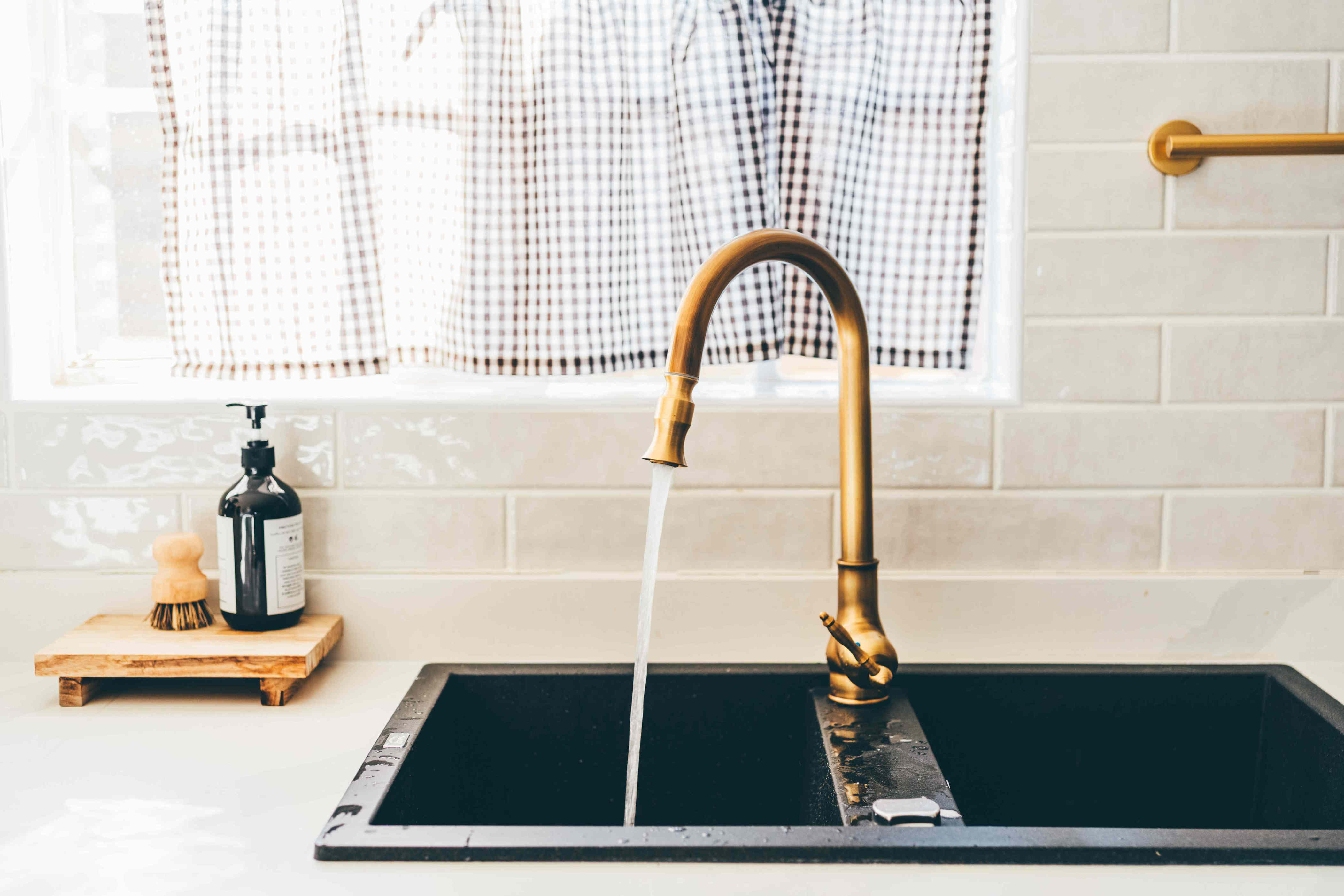 Amazon shoppers say this genius $15 solution prevents frustrating scummy puddles around the kitchen sink