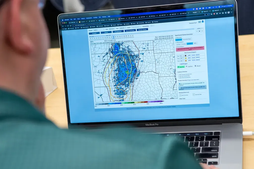 Ensemble forecasting is basically an admission of uncertainty (NOAA NSSL, Flickr, CC BY 2.0)