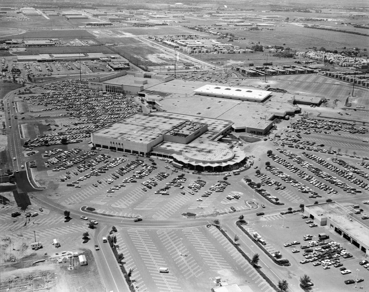 Lamster: What a new Mavs arena and entertainment district should look like