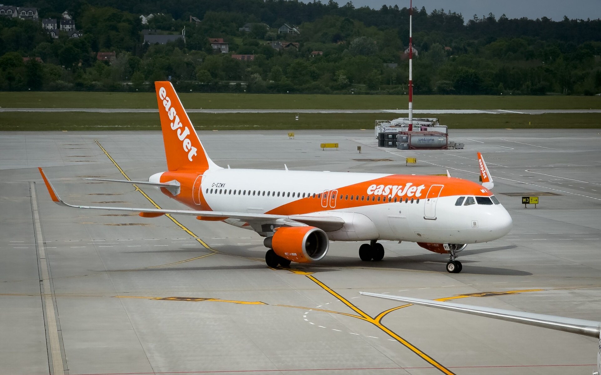 Mid-air brawl diverts EasyJet flight