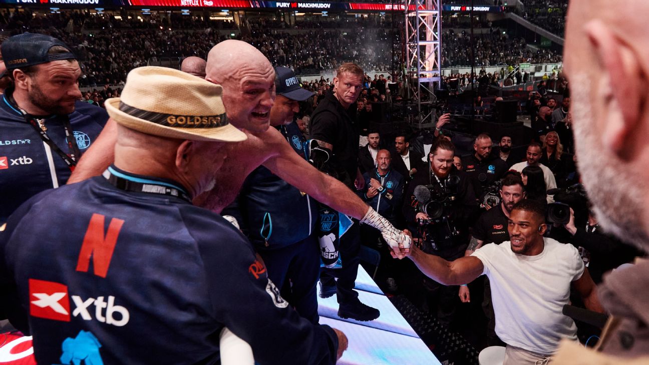 Anthony Joshua dares Tyson Fury to step in ring for face-off