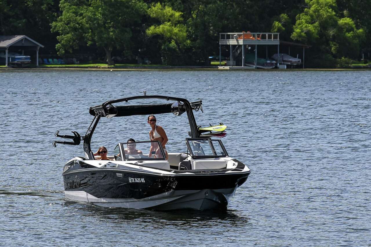 City considers first Lake Austin drawdown since 2017 amid hydrilla concerns