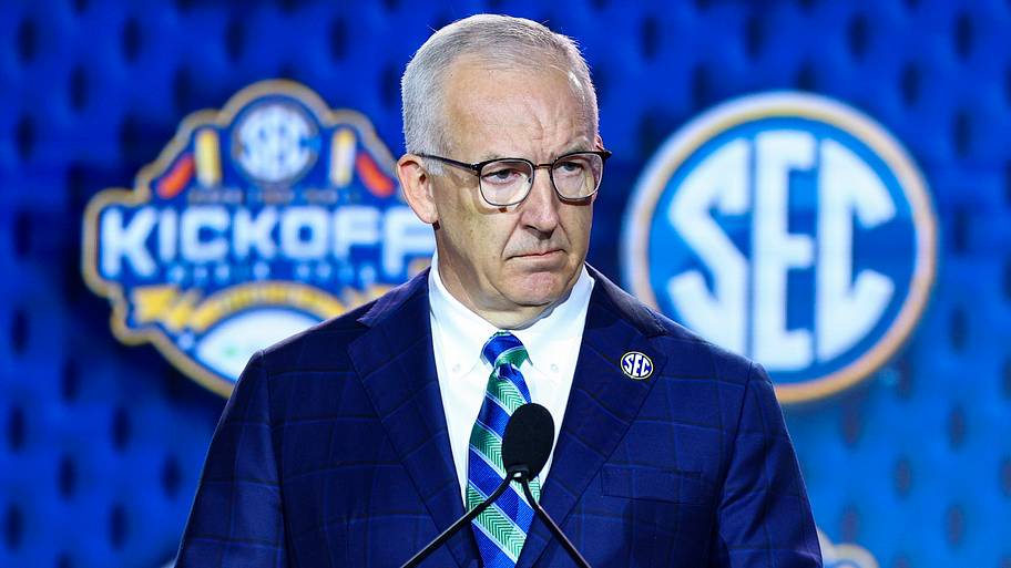 Sankey bluster, QB doubts, corn rows and other Nebraska Cornhuskers news