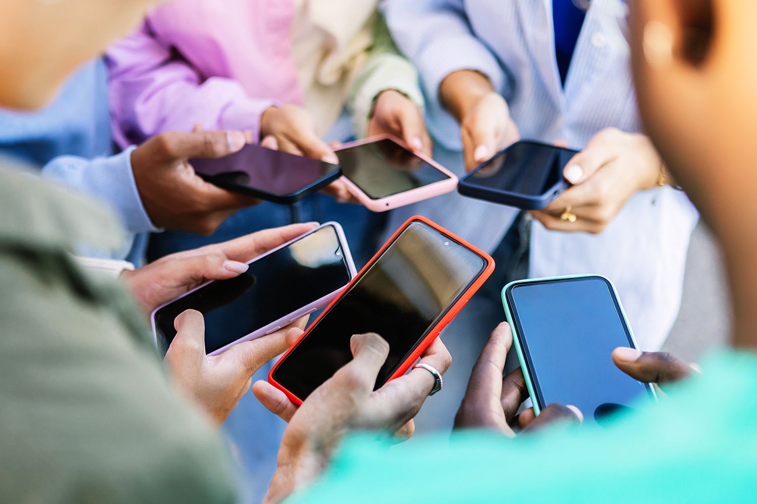 France passes bill banning social media use for young people under 15