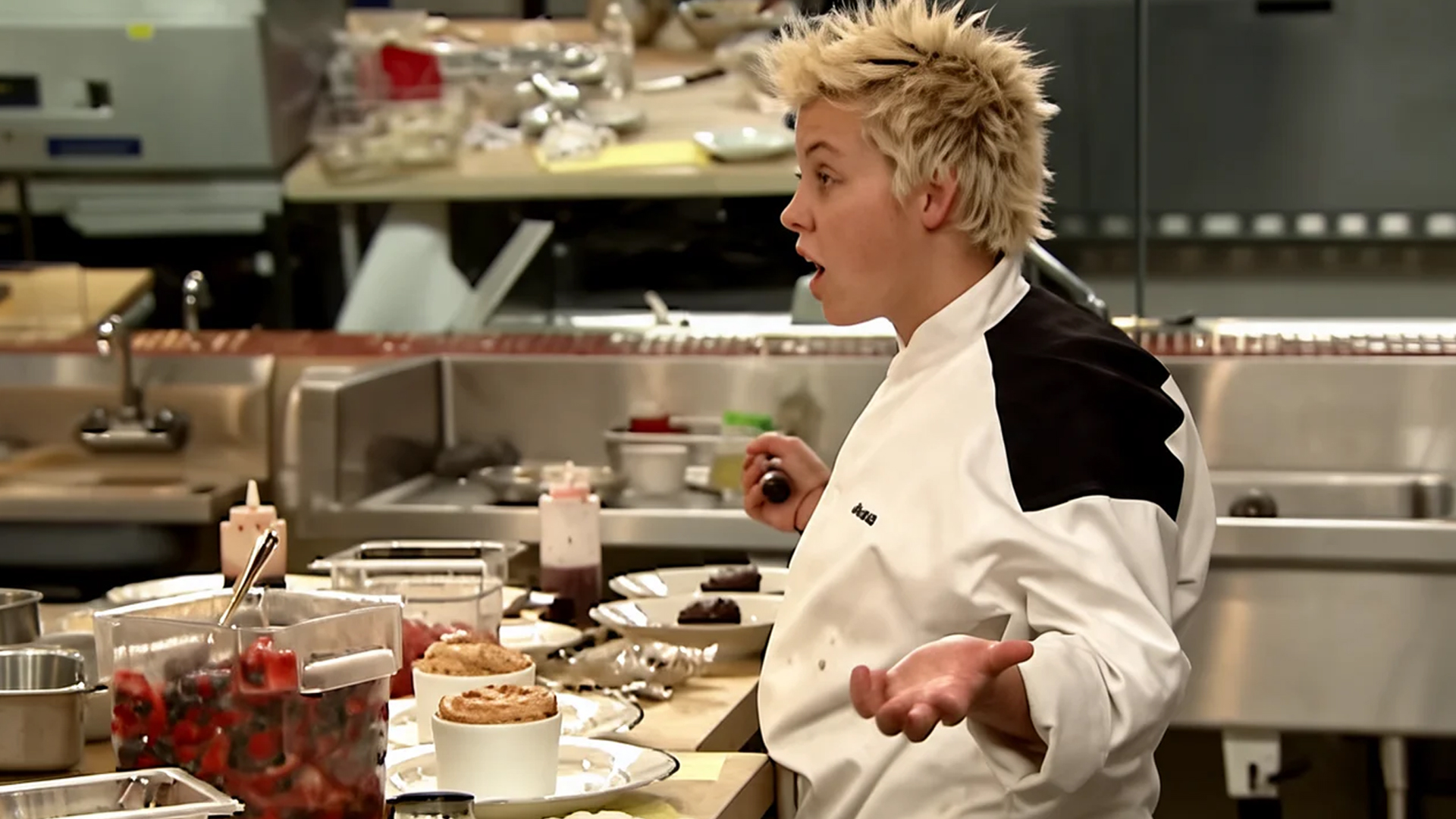 Jessica loses control as Gordon Ramsay demands complete dessert orders