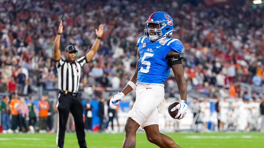 Mississippi Rebels running back Kewan Lacy runs for a touchdown.