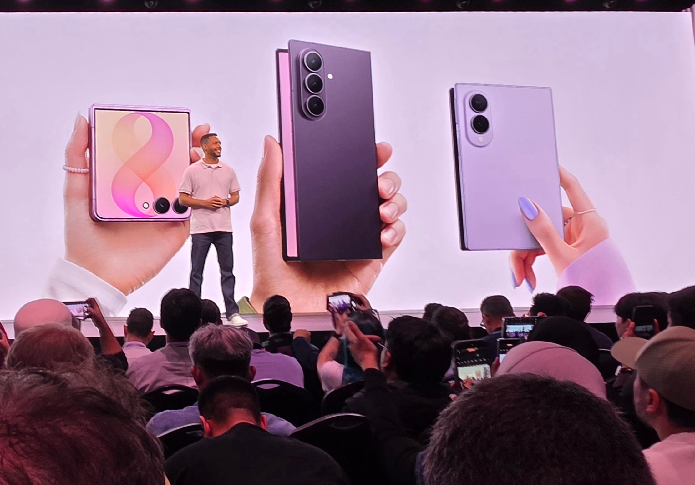 Samsung unveils new foldable phone. See price, colors and release date