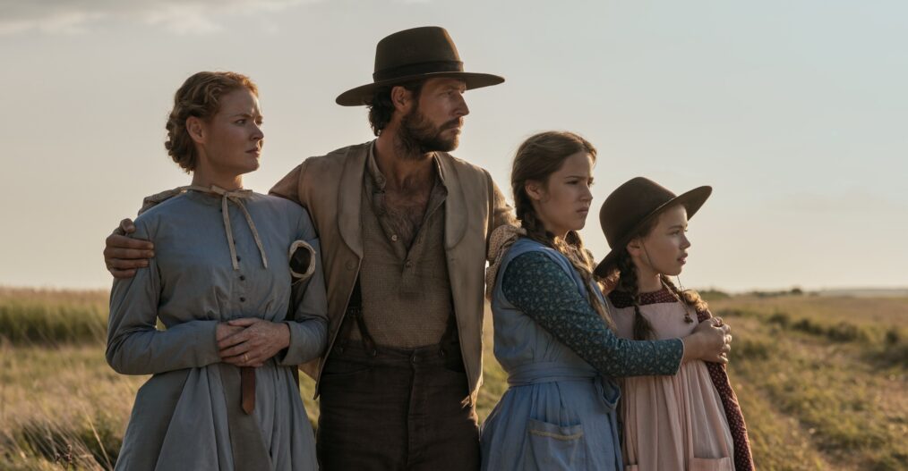 Little House on the Prairie. (L to R) Crosby Fitzgerald as Caroline Ingalls, Luke Bracey as Charles Ingalls, Skywalker Hughes as Mary Ingalls, Alice Halsey as Laura Ingalls in episode 102 of Little House on the Prairie. Cr. Eric Zachanowich/Netflix © 2026
