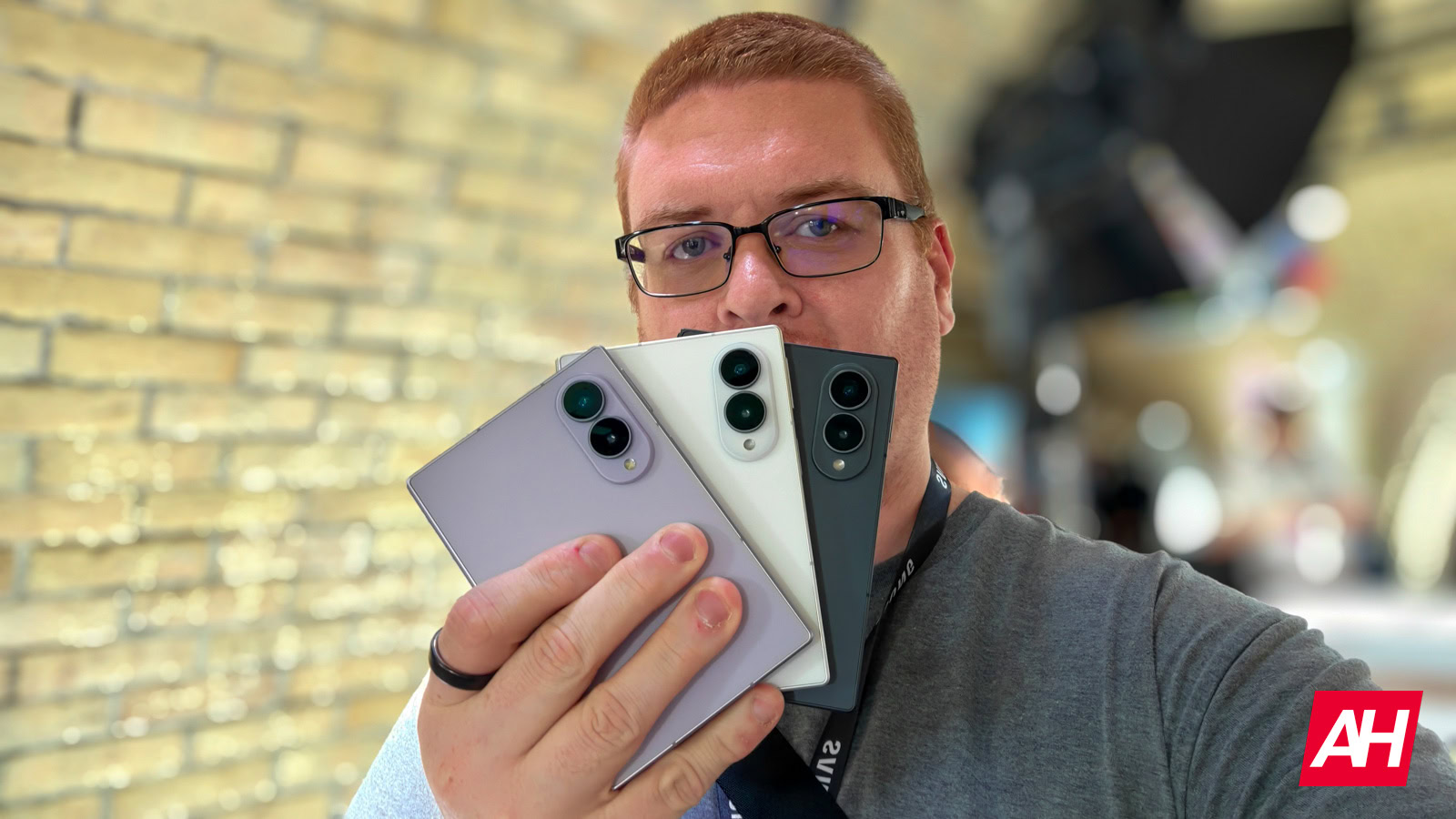 Samsung Galaxy Z Fold 8 AH 22