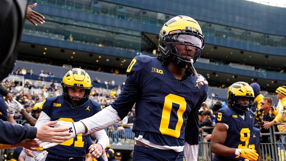 Michigan cornerback Jyaire Hill (0) takes the field