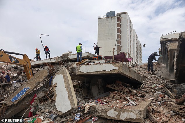 Children spend weeks to dig mother out of Venezuela earthquake rubble