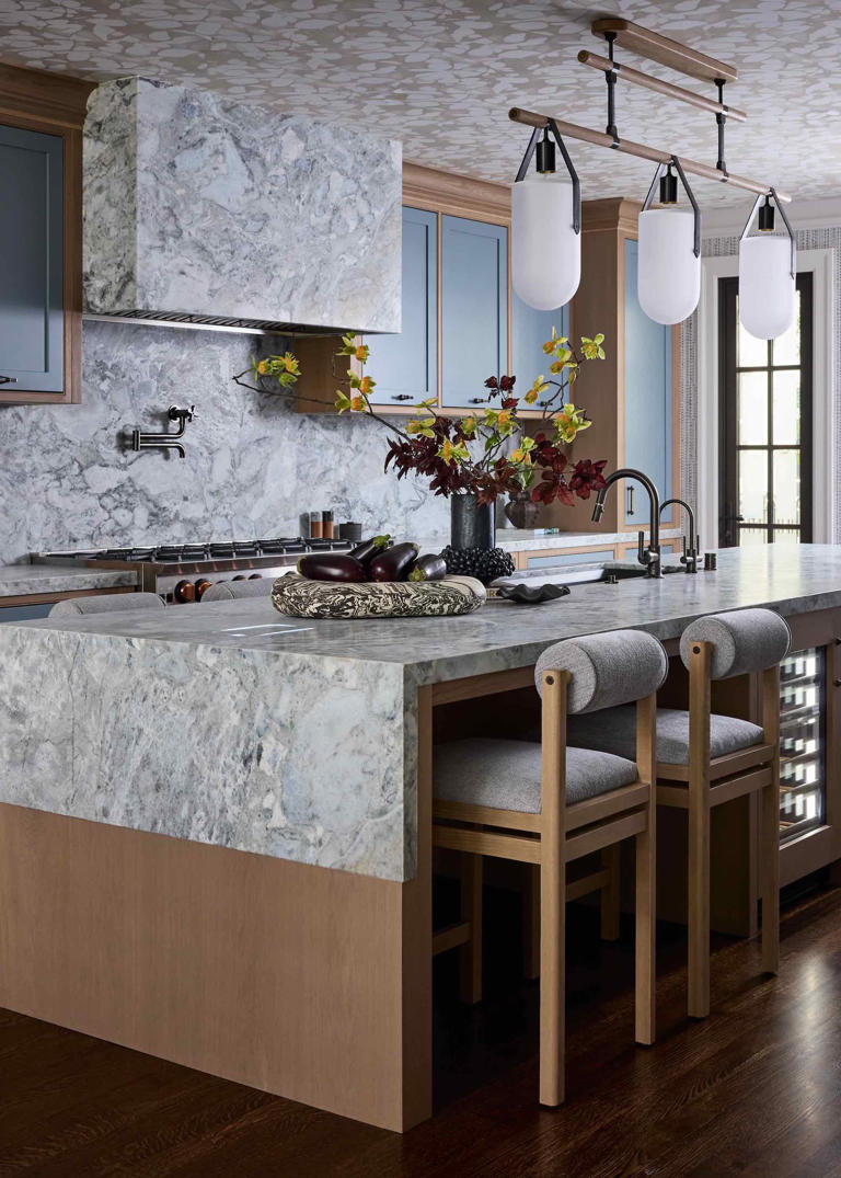 8 design-y kitchen wallpaper ideas that prove patterned paper ...