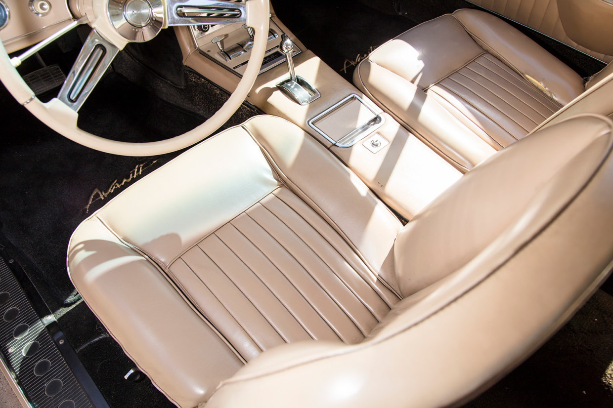The Studebaker Avanti classic car’s front seats