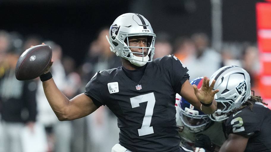 Las Vegas Raiders quarterback Geno Smith