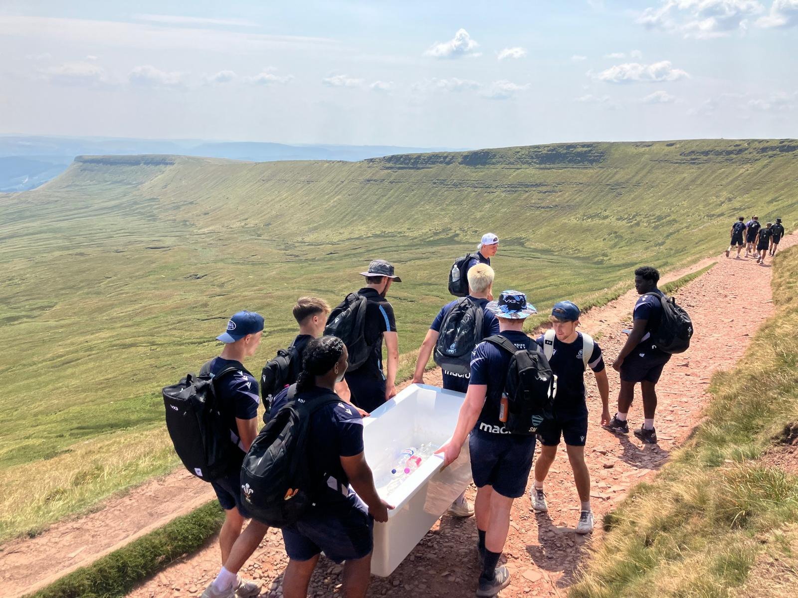 Hero rugby team removes bath ‘influencer’ carried to top of mountain