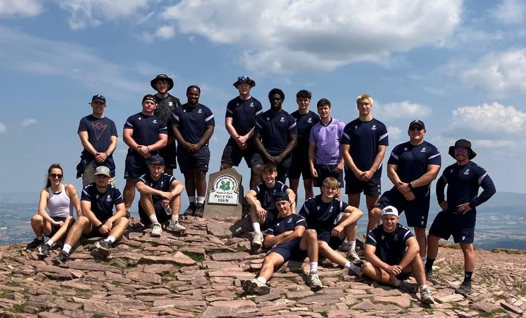 Hero rugby team removes bath ‘influencer’ carried to top of mountain