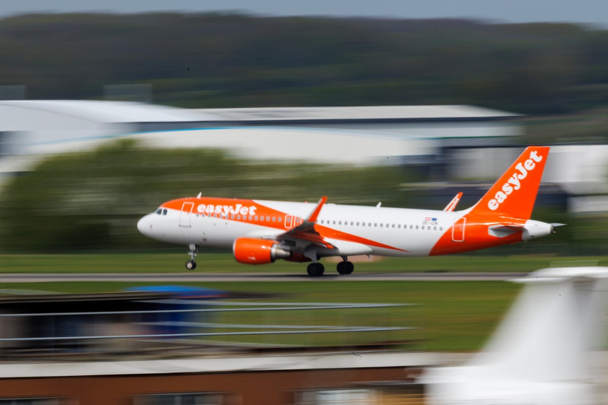 Huge fight forces EasyJet flight to U-turn 30 minutes after take-off