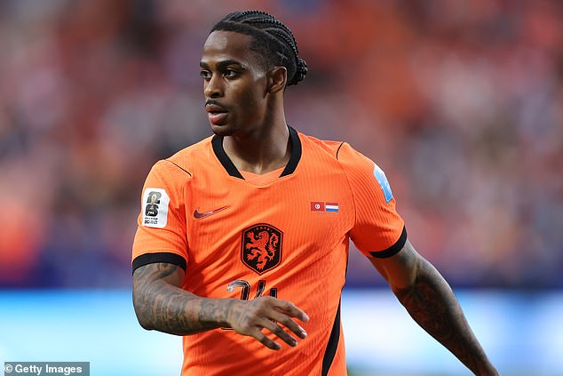 Roma have made a last ditch attempt to persuade Crysencio Summerville to sign for them