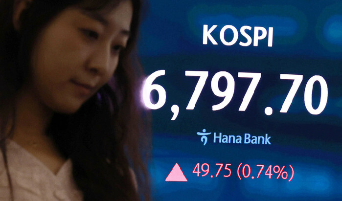 Seoul stocks end higher